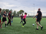 Laatste training S.K.N.W.K. JO11-1JM (partijtje tegen de ouders) van maandag 27 mei 2024 (129/137)